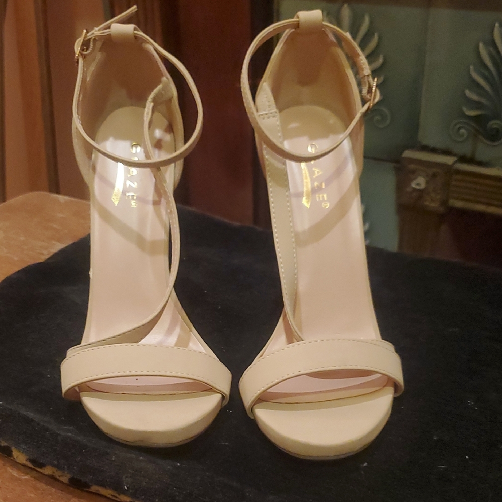GLAZE Elegant Beige High Heels Size 7